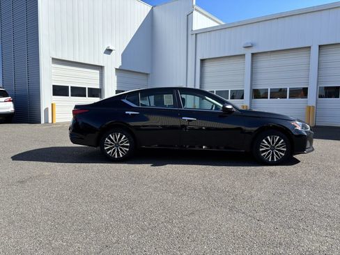 Used 2024 Nissan Altima 2.5 SV AWD/4WD image 8