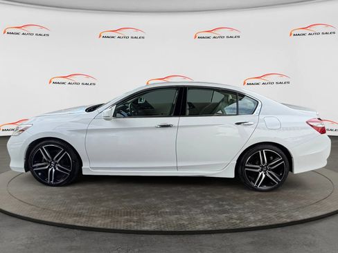Used 2017 Honda Accord Touring image 7