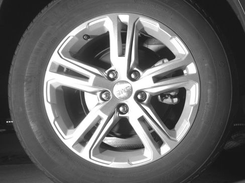 Used 2024 GMC Terrain SLE image 15