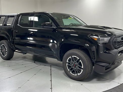 New 2025 Toyota Tacoma TRD Sport image 3