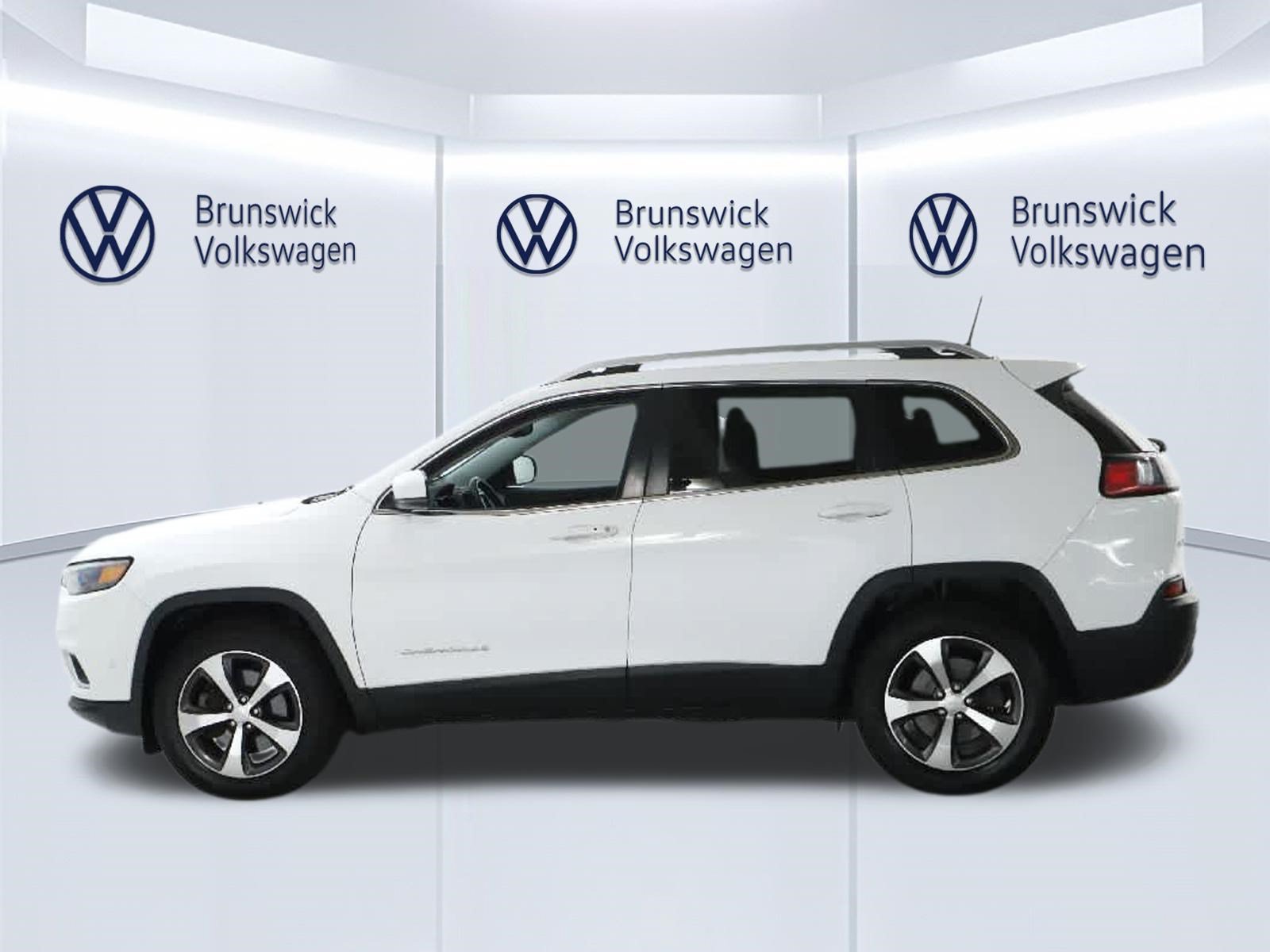 Used 2019 Jeep Cherokee Limited w/ Technology Group AWD/4WD image 39