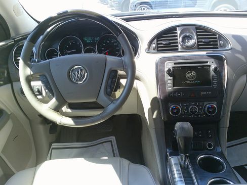 Used 2017 Buick Enclave Leather image 18