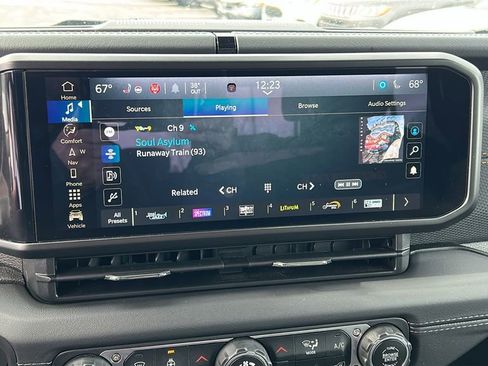 Used 2024 Jeep Gladiator Mojave w/ Technology Group image 16