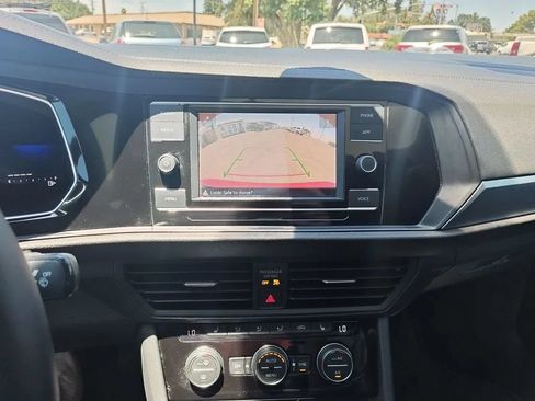 Used 2022 Volkswagen Jetta SE w/ Panoramic Sunroof Package FWD image 13