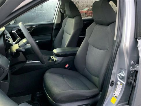 Used 2021 Toyota RAV4 XLE image 7