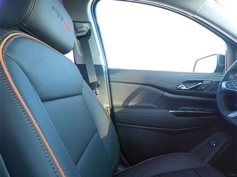 Used 2023 GMC Acadia AT4 w/ Technology Package image 30