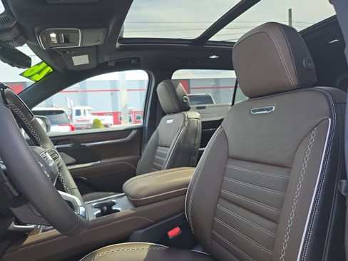 New 2026 GMC Acadia Denali Ultimate image 12