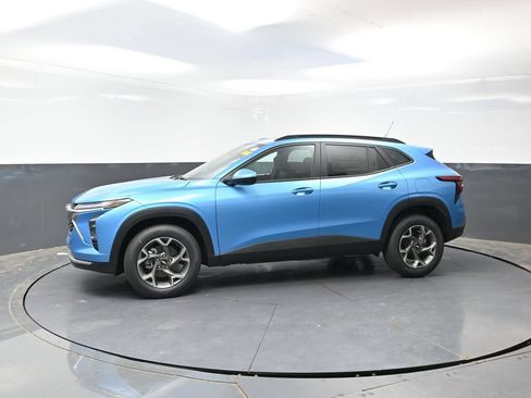 New 2026 Chevrolet Trax LT w/ Sunroof Package FWD image 7