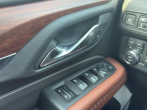Used 2023 GMC Yukon Denali Ultimate AWD/4WD image 28