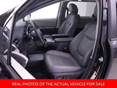 Certified 2023 Toyota Sienna Limited AWD/4WD image 4