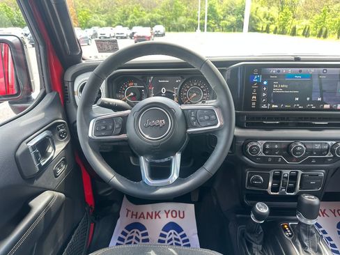 Used 2025 Jeep Wrangler Unlimited Sahara AWD/4WD image 18