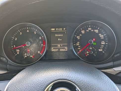 Used 2018 Volkswagen Passat 2.0T SE FWD image 23