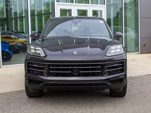 Used 2024 Porsche Cayenne S w/ Premium Package image 2
