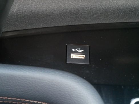 Used 2025 Toyota Sienna Platinum image 24