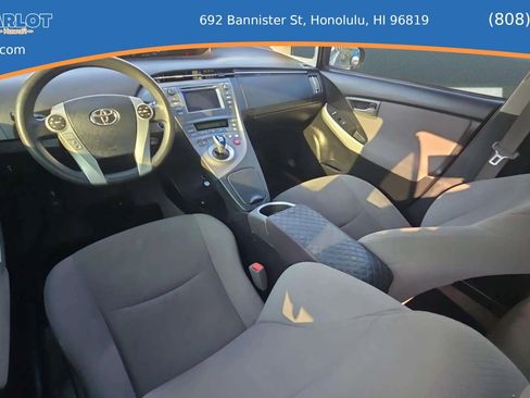 Used 2014 Toyota Prius Two FWD image 12