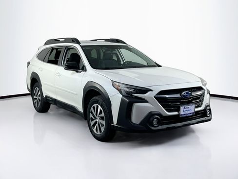 Used 2023 Subaru Outback Premium image 3
