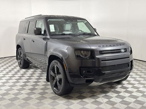 New 2025 Land Rover Defender 130 X-Dynamic SE image 7