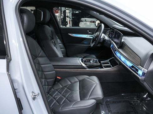 Certified 2023 BMW 740i 740i w/ Parking Assistance Package image 18