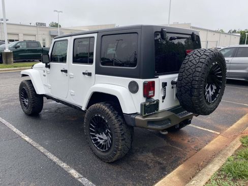 Used 2017 Jeep Wrangler Unlimited Sahara AWD/4WD image 6