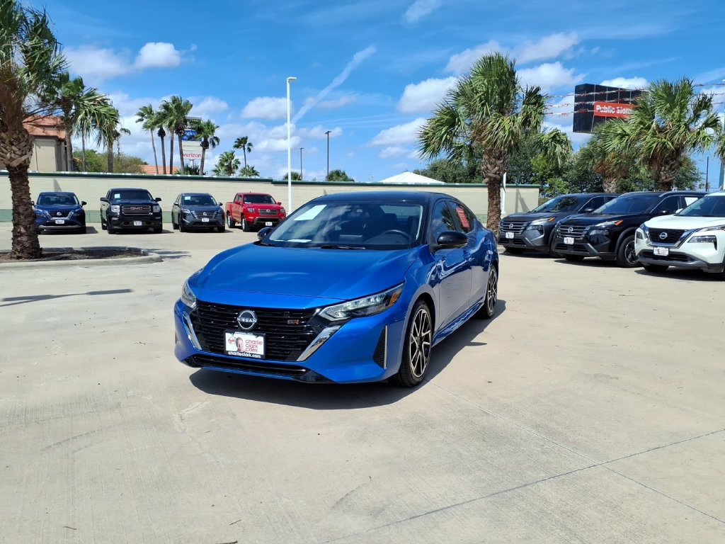 Used 2025 Nissan Sentra SR w/ SR Premium Package FWD image 1
