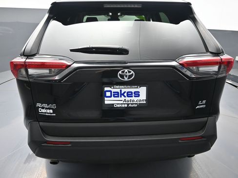 Used 2024 Toyota RAV4 LE AWD/4WD image 33