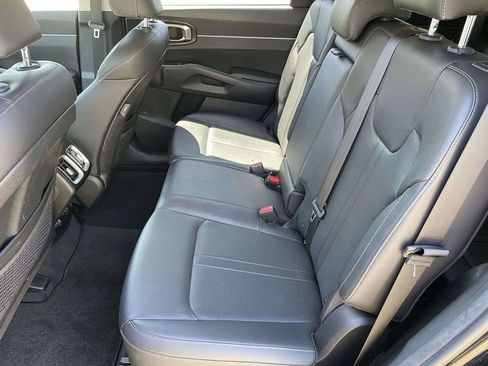 Used 2022 Kia Sorento S FWD image 12