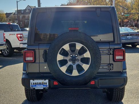 Used 2019 Jeep Wrangler Unlimited Sahara image 5