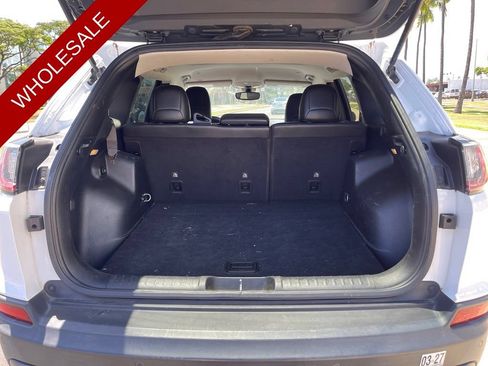 Used 2019 Jeep Cherokee Trailhawk AWD/4WD image 8