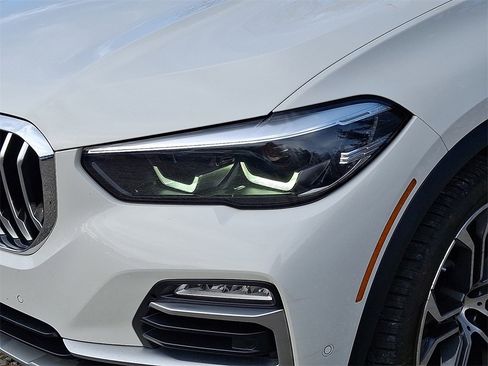 Used 2021 BMW X5 xDrive40i w/ Premium Package image 9