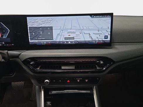 Used 2025 BMW 330i Sedan w/ M Sport Package image 23