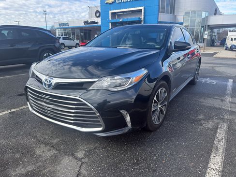 Used 2016 Toyota Avalon XLE Premium image 2