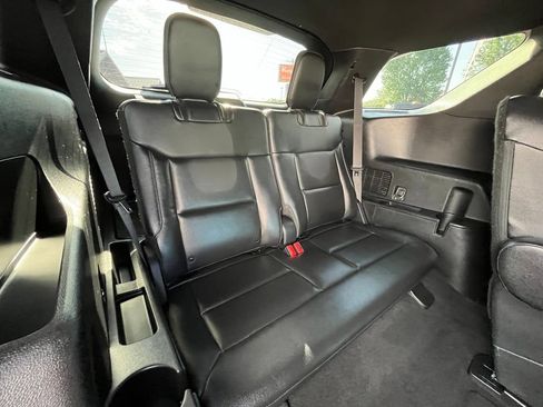 Used 2020 Ford Explorer XLT w/ Equipment Group 202A AWD/4WD image 31