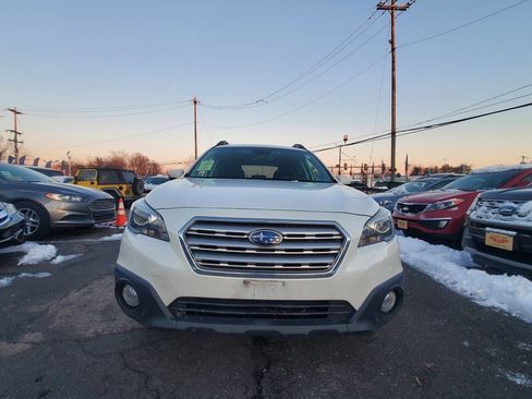 Used 2017 Subaru Outback 2.5i Premium image 2