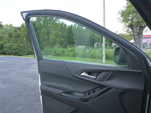 Used 2025 Chevrolet Equinox LT w/ Convenience Package II FWD image 18