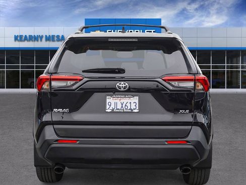 Used 2023 Toyota RAV4 XLE Premium image 5