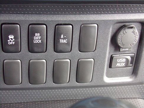 Used 2011 Toyota FJ Cruiser 4WD w/ Convenience Pkg image 39