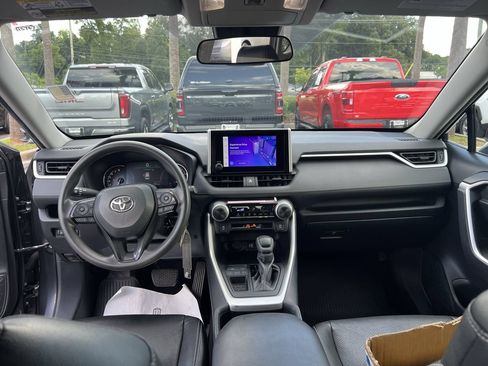Used 2024 Toyota RAV4 LE FWD image 31