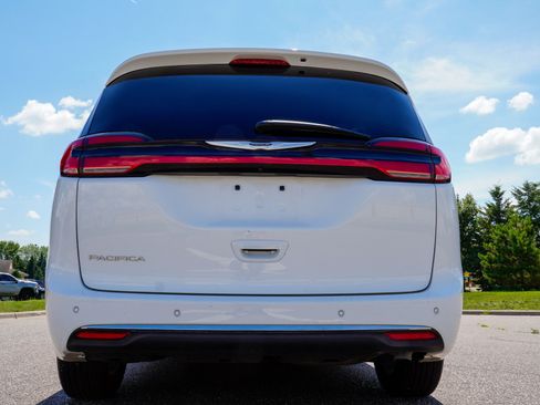Used 2025 Chrysler Pacifica Select FWD image 31
