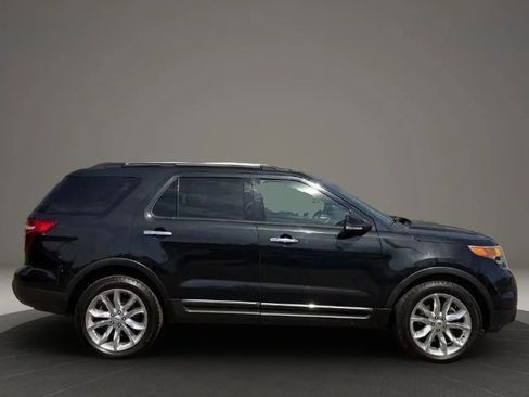 Used 2014 Ford Explorer XLT w/ Equipment Group 202A AWD/4WD image 8