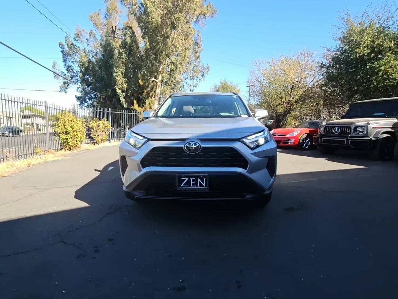 Used 2025 Toyota RAV4 XLE w/ Convenience Package FWD image 1