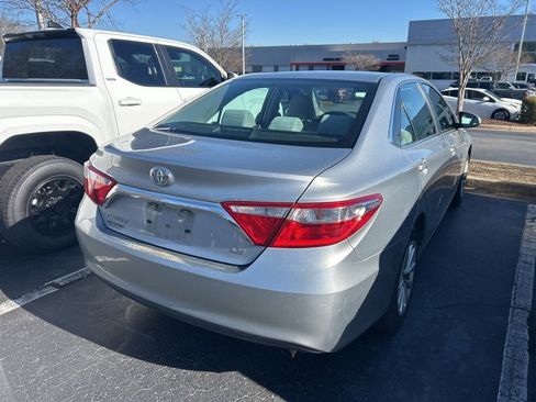Used 2015 Toyota Camry LE image 5