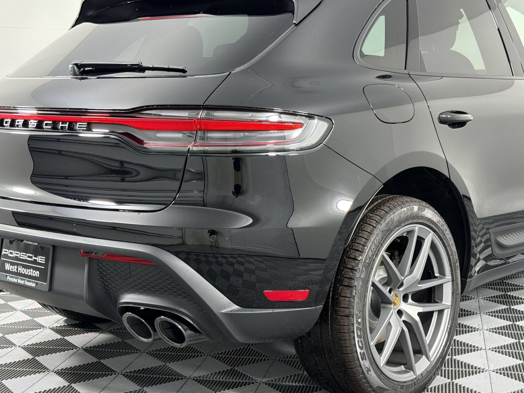 Certified 2026 Porsche Macan AWD/4WD image 11