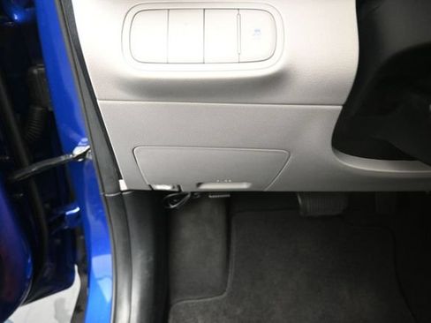 Used 2023 Hyundai Venue SEL FWD image 16