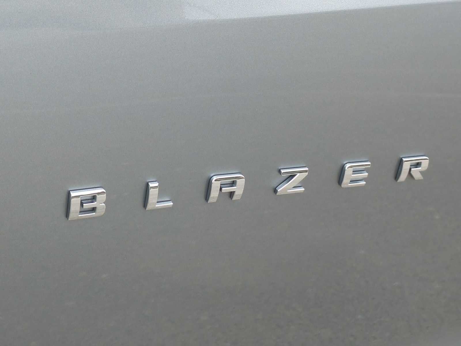 Used 2025 Chevrolet Blazer LT FWD image 9
