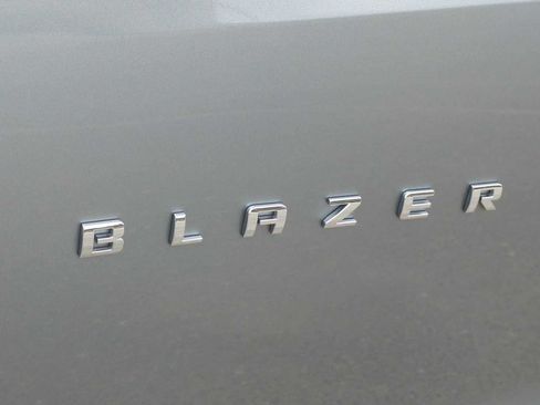 Used 2025 Chevrolet Blazer LT FWD image 9