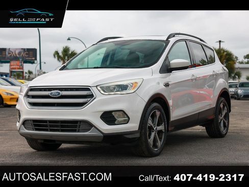 Used 2017 Ford Escape SE w/ Equipment Group 201A FWD image 1