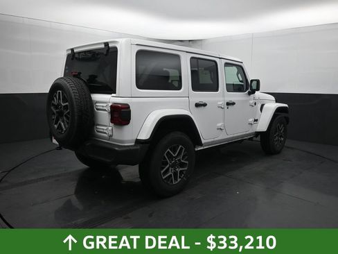 Used 2025 Jeep Wrangler Unlimited Sahara AWD/4WD image 13