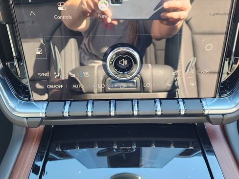 New 2026 GMC Yukon XL Denali image 32