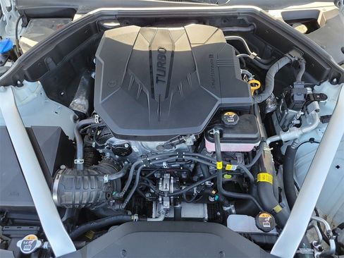 Used 2025 Genesis G70 2.5T image 9