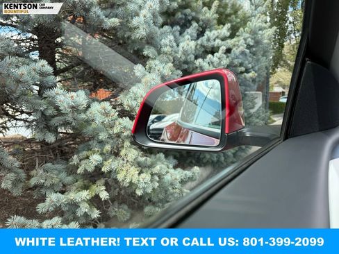 Used 2023 Tesla Model Y Performance AWD/4WD image 19